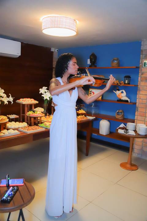 Cada detalhe desta imagem reflete a missão da Dra. Laiza na Advocacia Imobiliária e Sucessória: transformar vidas com justiça.'