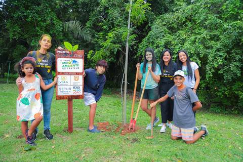 escola bilíngue em Praia do Forte educação premium Bahia Villa Global Education melhores escolas da Linha Verde onde matricular meu filho em Praia do Forte Castelo Garcia D’Ávila eventos plantio de ipê e pau-brasil escolas com foco fotografo praia '