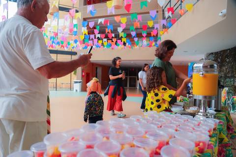 escola bilíngue em Praia do Forte educação premium Bahia Villa Global Education melhores escolas da Linha Verde onde matricular meu filho em Praia do Forte Castelo Garcia D’Ávila eventos plantio de ipê e pau-brasil escolas com foco ambiental na Bahia mora'