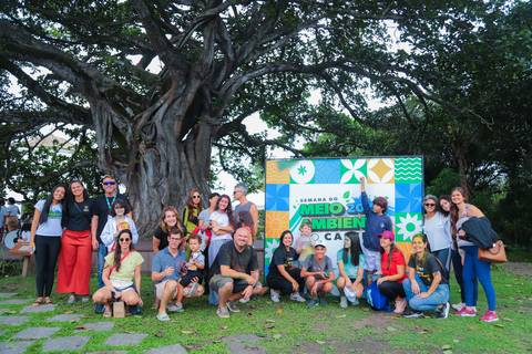 escola bilíngue em Praia do Forte educação premium Bahia Villa Global Education melhores escolas da Linha Verde onde matricular meu filho em Praia do Forte Castelo Garcia D’Ávila eventos plantio de ipê e pau-brasil escolas com foco fotografo praia '