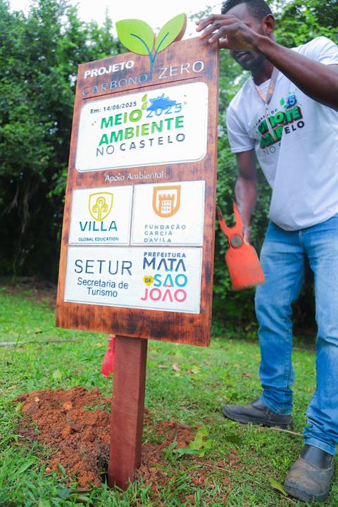 escola bilíngue em Praia do Forte educação premium Bahia Villa Global Education melhores escolas da Linha Verde onde matricular meu filho em Praia do Forte Castelo Garcia D’Ávila eventos plantio de ipê e pau-brasil escolas com foco fotografo praia '