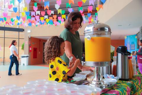 escola bilíngue em Praia do Forte educação premium Bahia Villa Global Education melhores escolas da Linha Verde onde matricular meu filho em Praia do Forte Castelo Garcia D’Ávila eventos plantio de ipê e pau-brasil escolas com foco ambiental na Bahia mora'