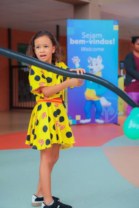 escola bilíngue em Praia do Forte educação premium Bahia Villa Global Education melhores escolas da Linha Verde onde matricular meu filho em Praia do Forte Castelo Garcia D’Ávila eventos plantio de ipê e pau-brasil escolas com foco ambiental na Bahia mora'