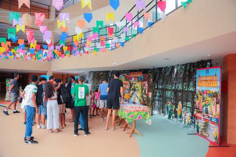 escola bilíngue em Praia do Forte educação premium Bahia Villa Global Education melhores escolas da Linha Verde onde matricular meu filho em Praia do Forte Castelo Garcia D’Ávila eventos plantio de ipê e pau-brasil escolas com foco ambiental na Bahia mora'