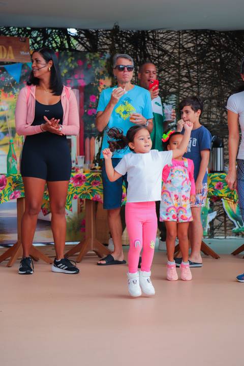 escola bilíngue em Praia do Forte educação premium Bahia Villa Global Education melhores escolas da Linha Verde onde matricular meu filho em Praia do Forte Castelo Garcia D’Ávila eventos plantio de ipê e pau-brasil escolas com foco fotografo praia '