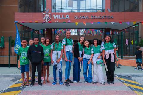 escola bilíngue em Praia do Forte educação premium Bahia Villa Global Education melhores escolas da Linha Verde onde matricular meu filho em Praia do Forte Castelo Garcia D’Ávila eventos plantio de ipê e pau-brasil escolas com foco fotografo praia '