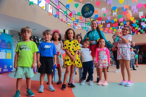 escola bilíngue em Praia do Forte educação premium Bahia Villa Global Education melhores escolas da Linha Verde onde matricular meu filho em Praia do Forte Castelo Garcia D’Ávila eventos plantio de ipê e pau-brasil escolas com foco fotografo praia '