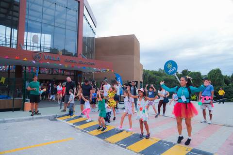 escola bilíngue em Praia do Forte educação premium Bahia Villa Global Education melhores escolas da Linha Verde onde matricular meu filho em Praia do Forte Castelo Garcia D’Ávila eventos plantio de ipê e pau-brasil escolas com foco fotografo praia '