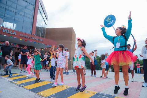 escola bilíngue em Praia do Forte educação premium Bahia Villa Global Education melhores escolas da Linha Verde onde matricular meu filho em Praia do Forte Castelo Garcia D’Ávila eventos plantio de ipê e pau-brasil escolas com foco fotografo praia '