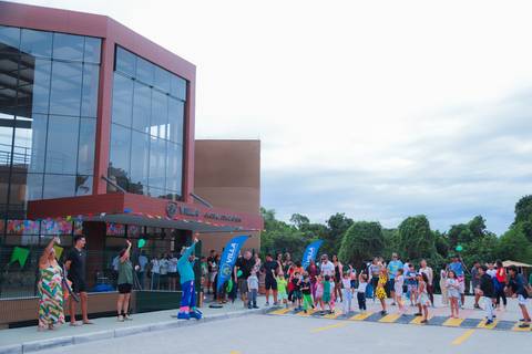escola bilíngue em Praia do Forte educação premium Bahia Villa Global Education melhores escolas da Linha Verde onde matricular meu filho em Praia do Forte Castelo Garcia D’Ávila eventos plantio de ipê e pau-brasil escolas com foco fotografo praia '
