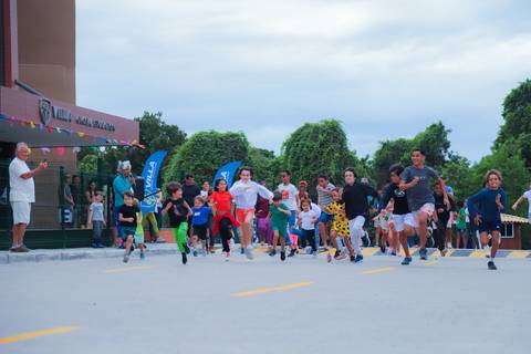 escola bilíngue em Praia do Forte educação premium Bahia Villa Global Education melhores escolas da Linha Verde onde matricular meu filho em Praia do Forte Castelo Garcia D’Ávila eventos plantio de ipê e pau-brasil escolas com foco fotografo praia '