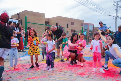 escola bilíngue em Praia do Forte educação premium Bahia Villa Global Education melhores escolas da Linha Verde onde matricular meu filho em Praia do Forte Castelo Garcia D’Ávila eventos plantio de ipê e pau-brasil escolas com foco fotografo praia '