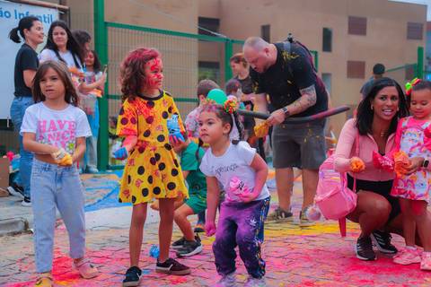 escola bilíngue em Praia do Forte educação premium Bahia Villa Global Education melhores escolas da Linha Verde onde matricular meu filho em Praia do Forte Castelo Garcia D’Ávila eventos plantio de ipê e pau-brasil escolas com foco fotografo praia '
