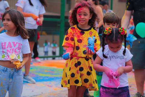 escola bilíngue em Praia do Forte educação premium Bahia Villa Global Education melhores escolas da Linha Verde onde matricular meu filho em Praia do Forte Castelo Garcia D’Ávila eventos plantio de ipê e pau-brasil escolas com foco fotografo praia '