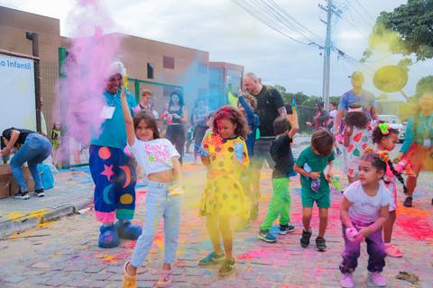 escola bilíngue em Praia do Forte educação premium Bahia Villa Global Education melhores escolas da Linha Verde onde matricular meu filho em Praia do Forte Castelo Garcia D’Ávila eventos plantio de ipê e pau-brasil escolas com foco fotografo praia '