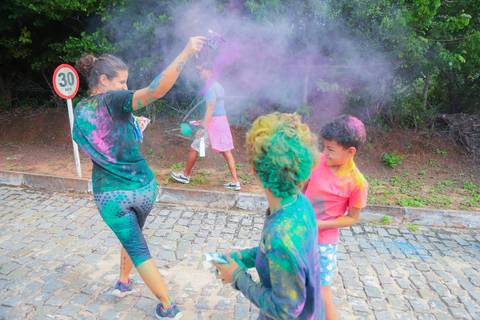 escola bilíngue em Praia do Forte educação premium Bahia Villa Global Education melhores escolas da Linha Verde onde matricular meu filho em Praia do Forte Castelo Garcia D’Ávila eventos plantio de ipê e pau-brasil escolas com foco fotografo praia '