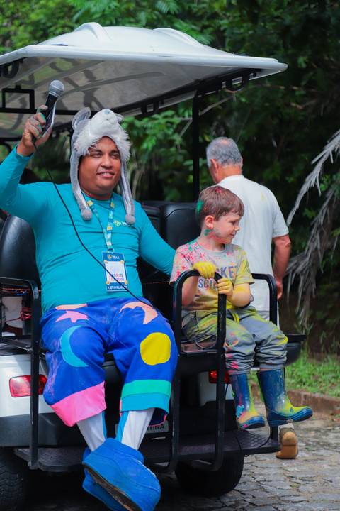 escola bilíngue em Praia do Forte educação premium Bahia Villa Global Education melhores escolas da Linha Verde onde matricular meu filho em Praia do Forte Castelo Garcia D’Ávila eventos plantio de ipê e pau-brasil escolas com foco fotografo praia '