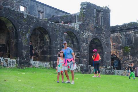 escola bilíngue em Praia do Forte educação premium Bahia Villa Global Education melhores escolas da Linha Verde onde matricular meu filho em Praia do Forte Castelo Garcia D’Ávila eventos plantio de ipê e pau-brasil escolas com foco fotografo praia '