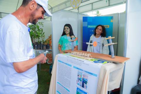escola bilíngue em Praia do Forte educação premium Bahia Villa Global Education melhores escolas da Linha Verde onde matricular meu filho em Praia do Forte Castelo Garcia D’Ávila eventos plantio de ipê e pau-brasil escolas com foco fotografo praia '