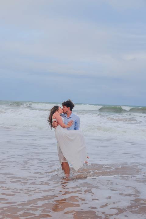 Fotógrafo especializado em casamento na Bahia. Captando instantes de amor verdadeiro, com luz, leveza e entrega.'