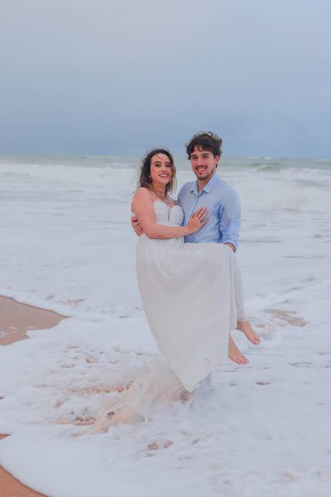 Fotógrafo especializado em casamento na Bahia. Captando instantes de amor verdadeiro, com luz, leveza e entrega.'