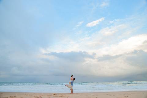 Ensaio romântico com toque de espiritualidade e natureza viva na Bahia. Uma experiência conduzida por Waldyr Lantyer, fotógrafo de casamento que transforma sentimentos em eternidade.'