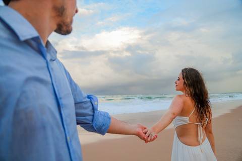 Ensaio romântico com toque de espiritualidade e natureza viva na Bahia. Uma experiência conduzida por Waldyr Lantyer, fotógrafo de casamento que transforma sentimentos em eternidade.'