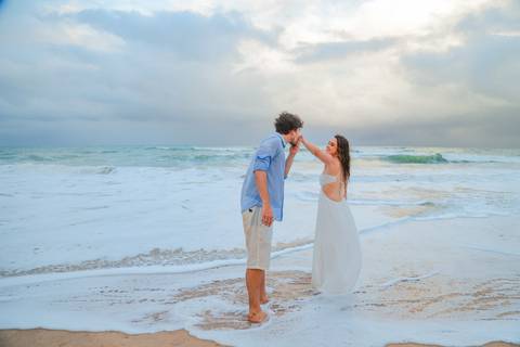 Ensaio romântico com toque de espiritualidade e natureza viva na Bahia. Uma experiência conduzida por Waldyr Lantyer, fotógrafo de casamento que transforma sentimentos em eternidade.'