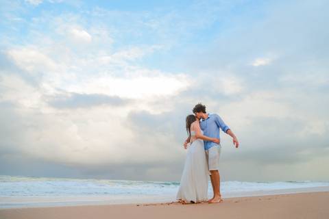 Ensaio romântico com toque de espiritualidade e natureza viva na Bahia. Uma experiência conduzida por Waldyr Lantyer, fotógrafo de casamento que transforma sentimentos em eternidade.'