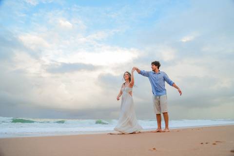 Ensaio romântico com toque de espiritualidade e natureza viva na Bahia. Uma experiência conduzida por Waldyr Lantyer, fotógrafo de casamento que transforma sentimentos em eternidade.'