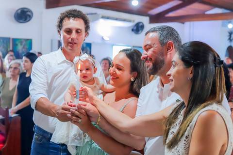 Detalhes da recepção do batismo em Praia do Forte, com registros fotográficos feitos por Waldyr Lantyer, fotógrafo de família e eventos na Bahia.'