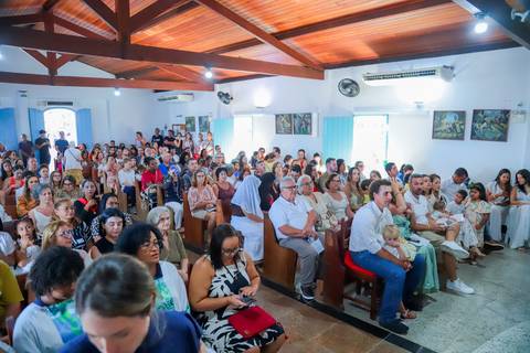 O que fazer em Praia do Forte com a família: celebrar momentos especiais e eternizá-los com um fotógrafo profissional.'