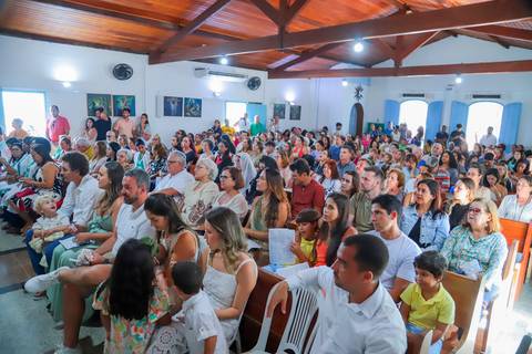 O que fazer em Praia do Forte com a família: celebrar momentos especiais e eternizá-los com um fotógrafo profissional.'