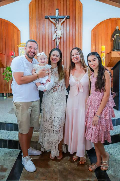 Turistas do Mato Grosso do Sul celebram batismo da filha em Praia do Forte com fotos profissionais durante estadia no Iberostar Bahia.'