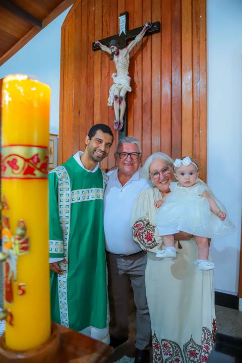 Turistas do Mato Grosso do Sul celebram batismo da filha em Praia do Forte com fotos profissionais durante estadia no Iberostar Bahia.'