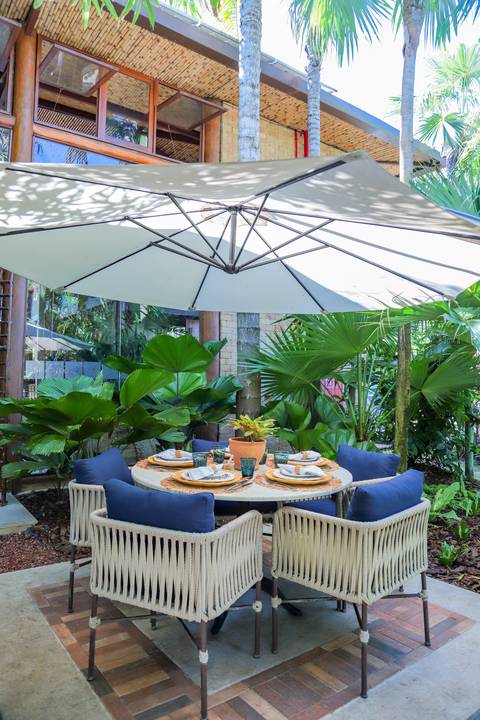 Bebê Catarina sendo apresentada no altar da Igreja São Francisco de Assis, em ensaio conduzido por Waldyr Lantyer.'