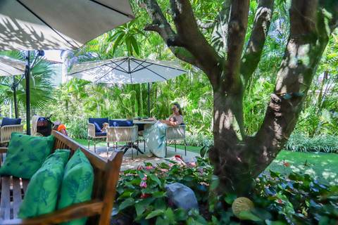 Bebê Catarina sendo apresentada no altar da Igreja São Francisco de Assis, em ensaio conduzido por Waldyr Lantyer.'