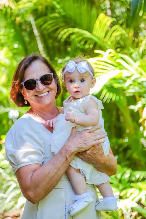 Recepção intimista do batizado na Refúgio da Vila, em Praia do Forte — momento especial capturado por Waldyr Lantyer.'