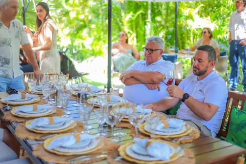 Detalhes da decoração e do ambiente da pousada onde aconteceu a comemoração do batismo.

'