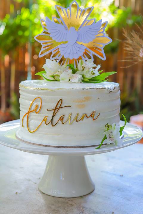 Registros delicados de encontros familiares após o batismo de Catarina na charmosa pousada Refúgio da Vila.'