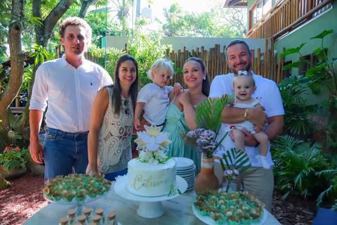 Área verde e aconchegante do Refúgio da Vila, com paisagismo encantador que harmoniza natureza e elegância na Praia do Forte.'