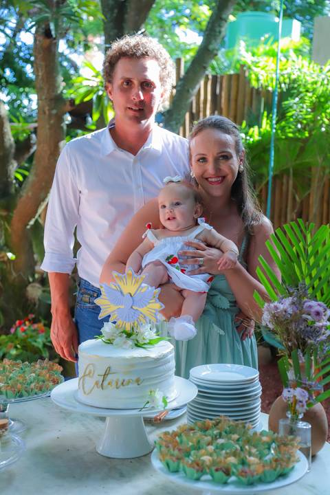 Espaço ao ar livre no Refúgio da Vila, perfeito para mini weddings e celebrações com clima tropical e elegante.'