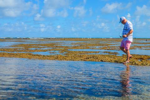 Experiência inesquecível com ensaio fotográfico em Praia do Forte, Bahia. Guia turístico e fotógrafo local registrando a essência cultural e natural do destino.”'