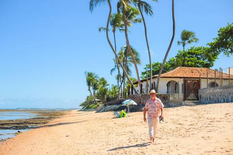 Experiência inesquecível com ensaio fotográfico em Praia do Forte, Bahia. Guia turístico e fotógrafo local registrando a essência cultural e natural do destino.”'