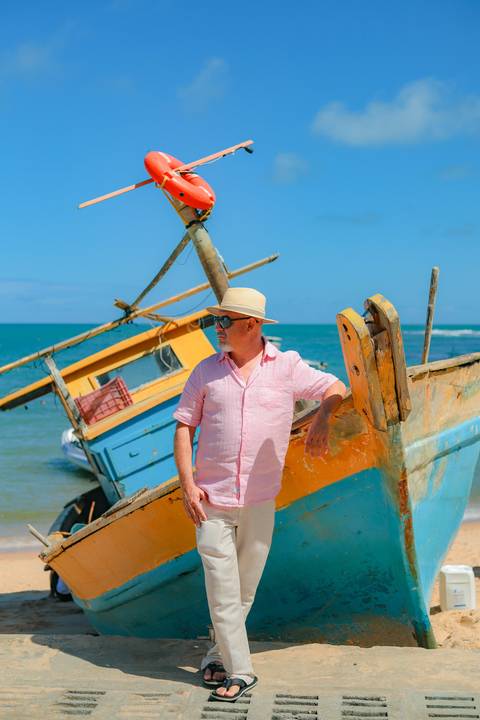 Ensaio fotográfico nas piscinas naturais de Praia do Forte, registrando momentos únicos em família. Fotógrafo em Praia do Forte e Salvador para eternizar sua viagem na Bahia.'