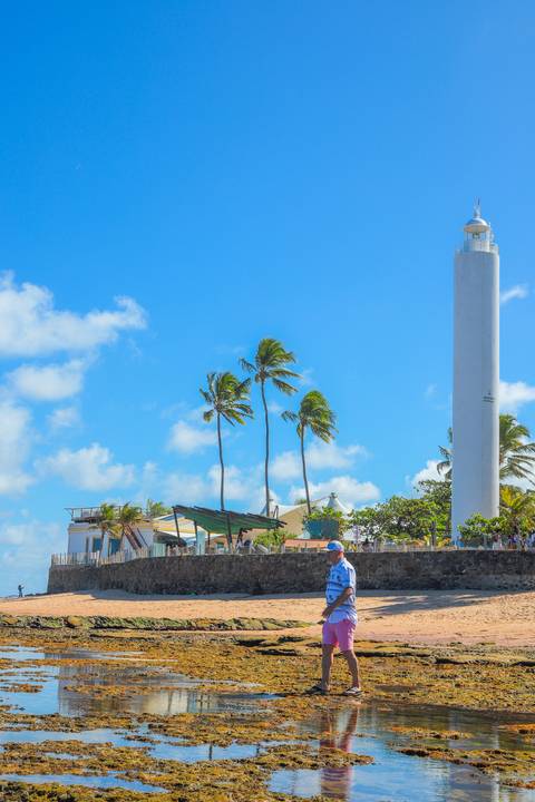 Experiência inesquecível com ensaio fotográfico em Praia do Forte, Bahia. Guia turístico e fotógrafo local registrando a essência cultural e natural do destino.”'