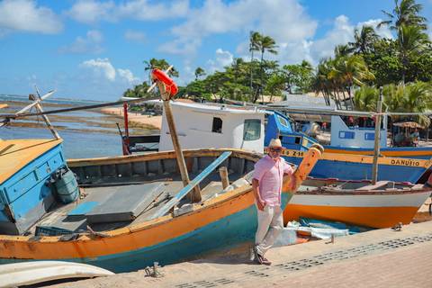 Ensaio fotográfico nas piscinas naturais de Praia do Forte, registrando momentos únicos em família. Fotógrafo em Praia do Forte e Salvador para eternizar sua viagem na Bahia.'