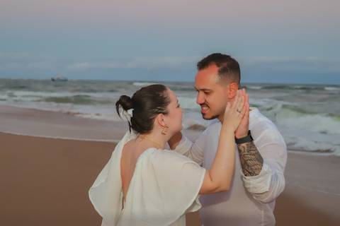 Trabalhar com fotografia em Praia do Forte-BA é transformar paisagens paradisíacas em retratos que contam histórias de amor, amizade e família sob a luz perfeita.'