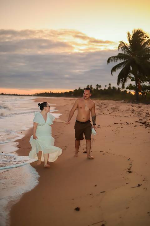 Trabalhar com fotografia em Praia do Forte-BA é transformar paisagens paradisíacas em retratos que contam histórias de amor, amizade e família sob a luz perfeita.'