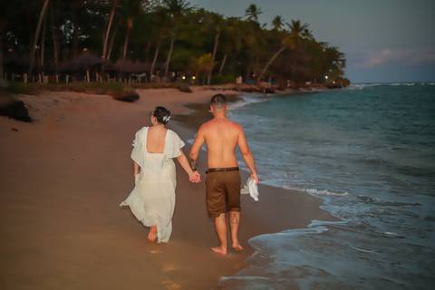 O Iberostar Praia do Forte oferece experiências únicas. Meus registros de casamentos e pré-casamentos nesse resort mostram o encontro perfeito entre amor e cenário.'